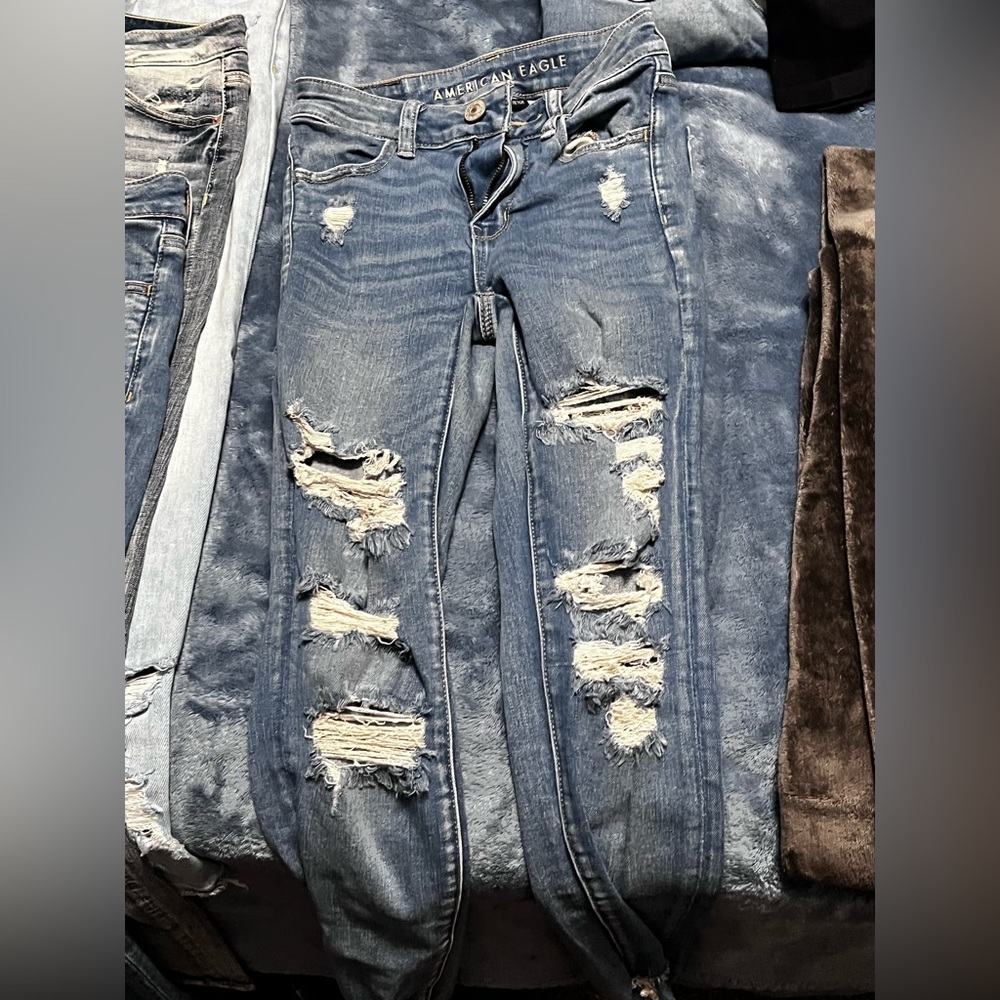 AMERICAN EAGLE JEANS